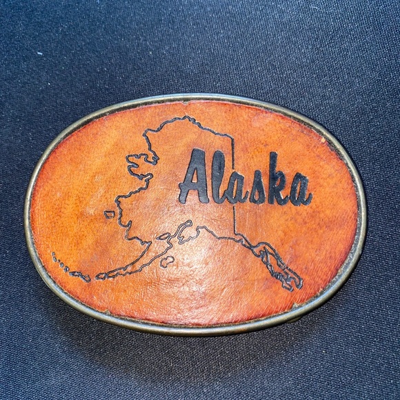 SWIB LEATHER BRASS ALASKA MAP BELT BUCKLE Embossed vintage - Picture 1 of 8